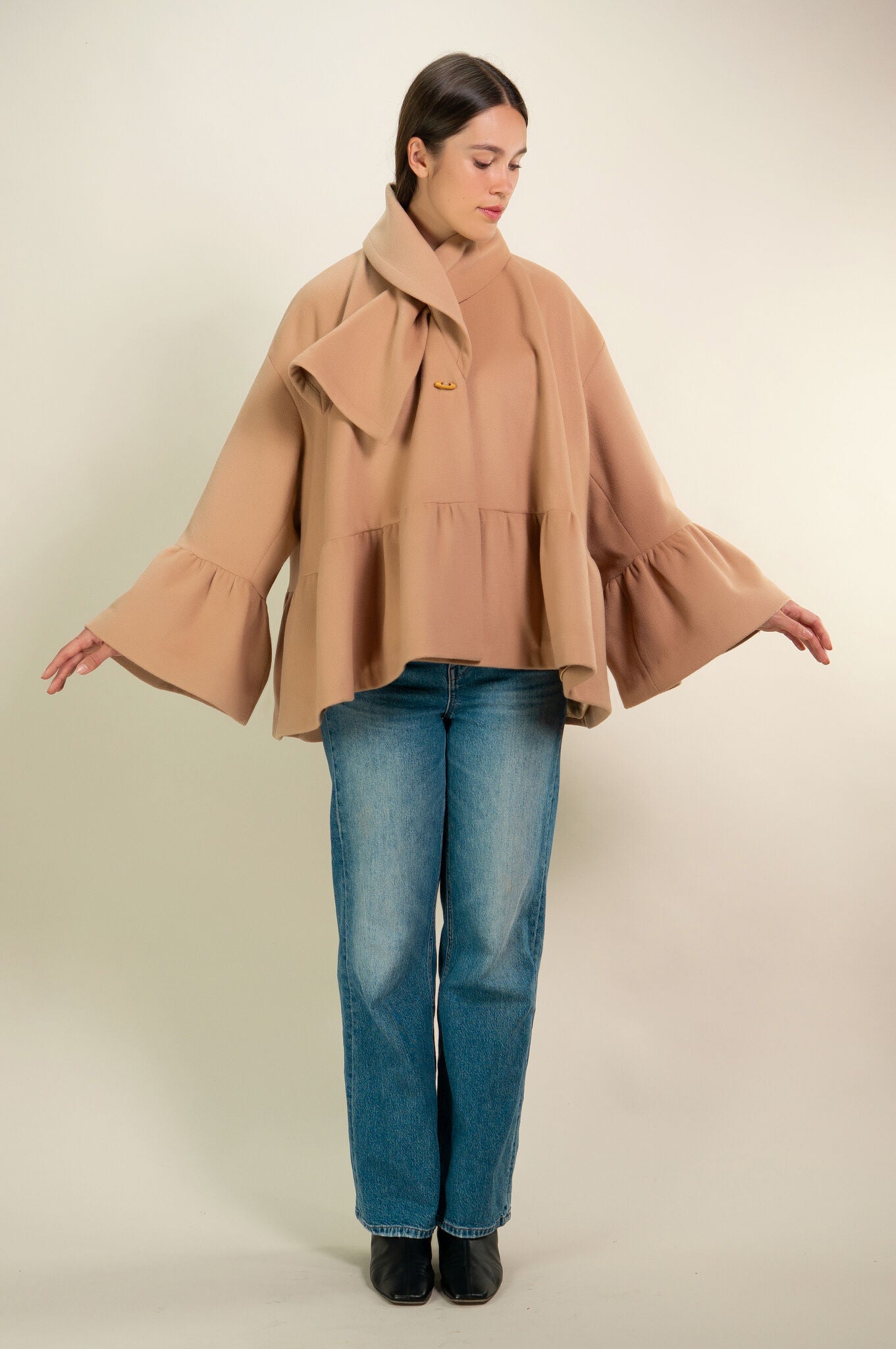 Camel Dzidra Cape